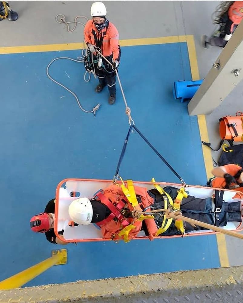 Equipe EMS Assessoria e Treinamentos em atividade de segurança do trabalho